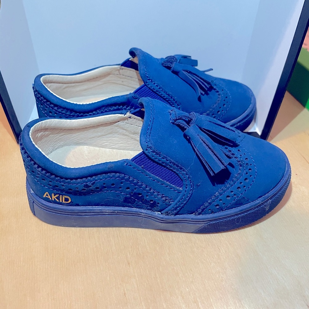 Akid Blue Suede Girl shoes with tassels size 9